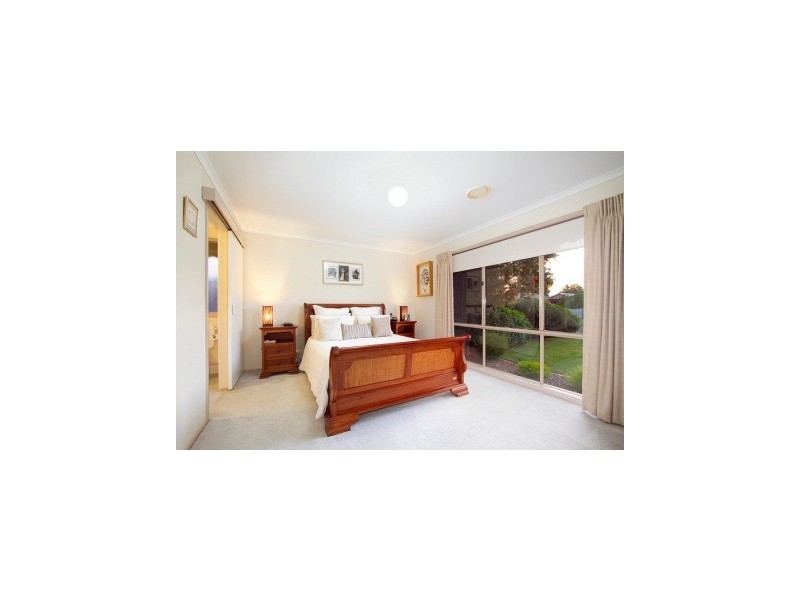 13 Willunga Court, Berwick VIC 3806