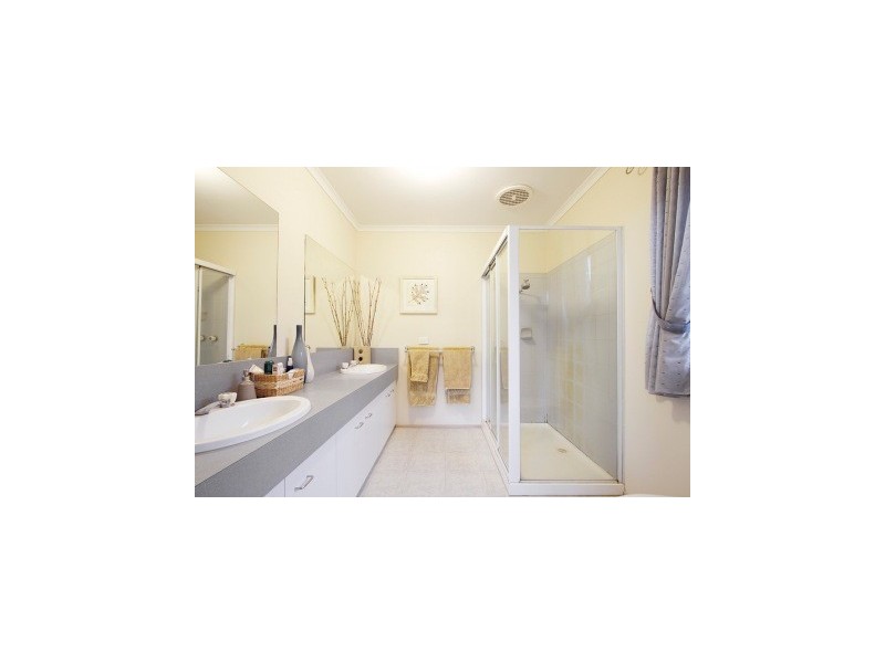 13 Willunga Court, Berwick VIC 3806