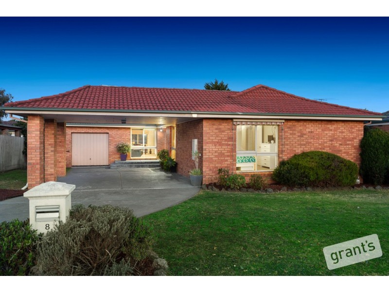 8 Collins Crescent, Berwick VIC 3806