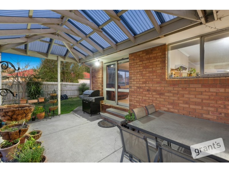 8 Collins Crescent, Berwick VIC 3806