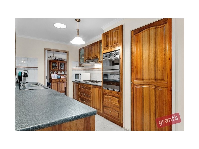 94 Lesdon Avenue, Cranbourne VIC 3977