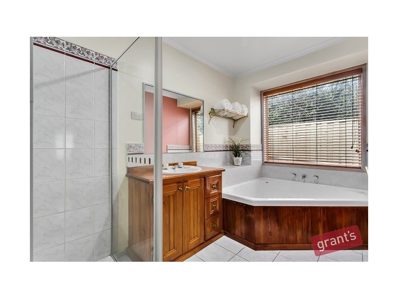 94 Lesdon Avenue, Cranbourne VIC 3977