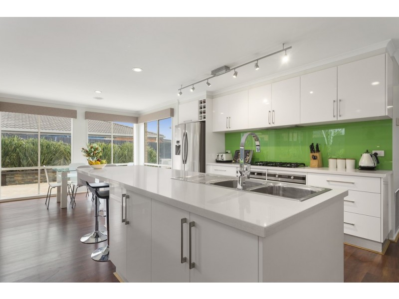 42 Robinswood Parade, Narre Warren South VIC 3805