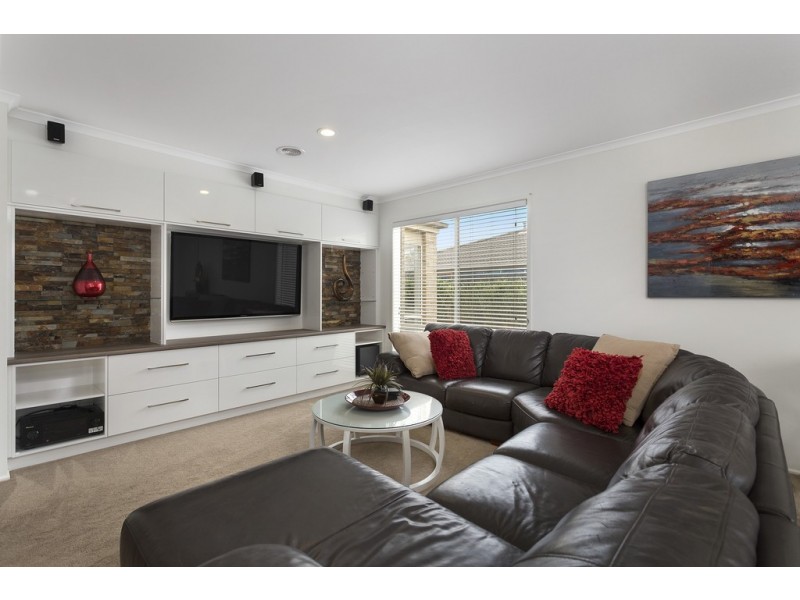 42 Robinswood Parade, Narre Warren South VIC 3805