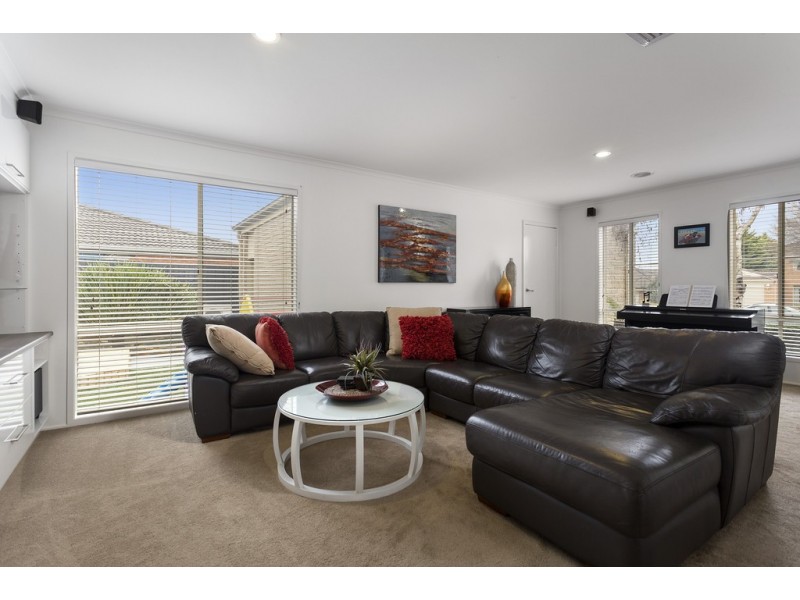 42 Robinswood Parade, Narre Warren South VIC 3805