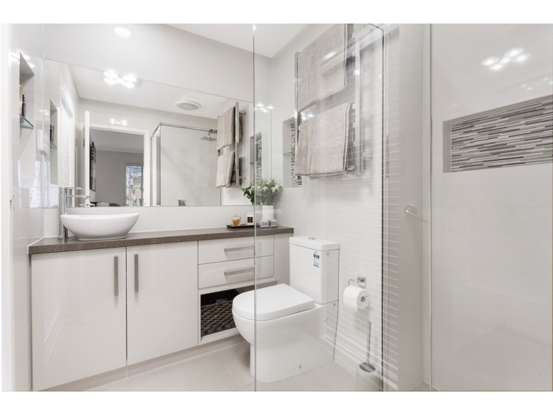 42 Robinswood Parade, Narre Warren South VIC 3805