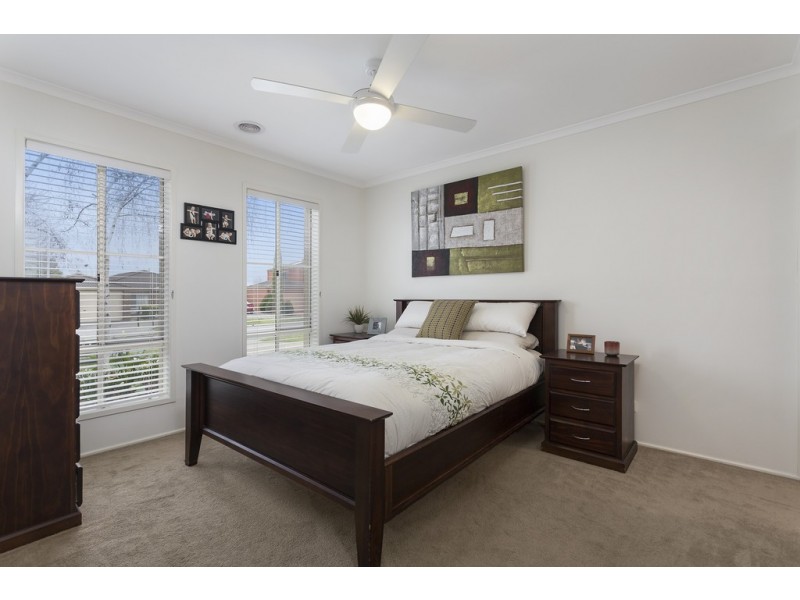 42 Robinswood Parade, Narre Warren South VIC 3805