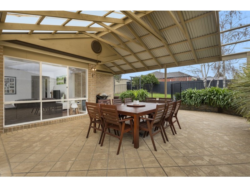 42 Robinswood Parade, Narre Warren South VIC 3805