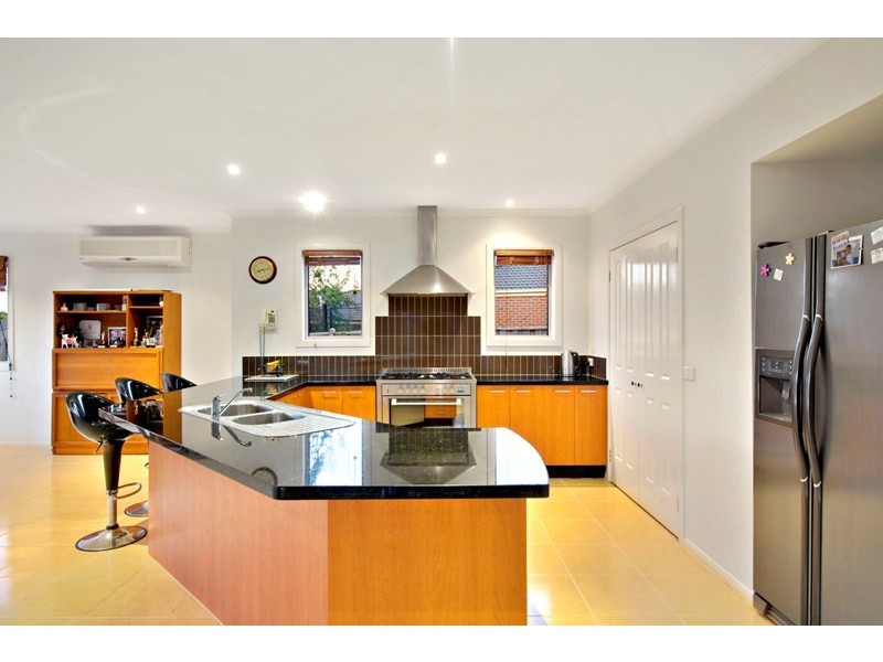 7 Riviera Drive, Berwick VIC 3806