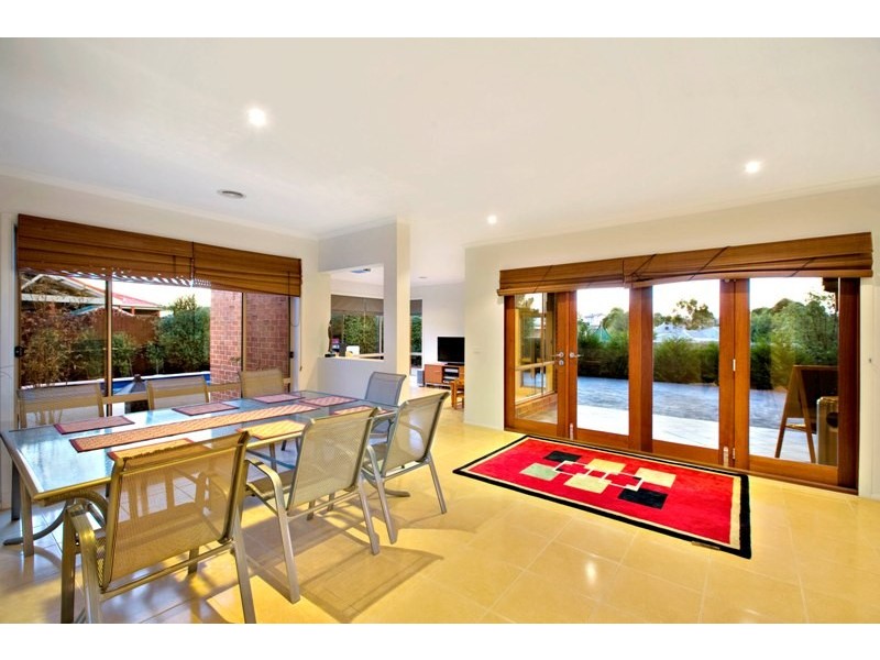 7 Riviera Drive, Berwick VIC 3806