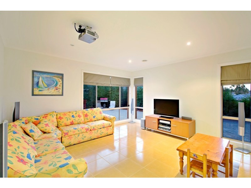 7 Riviera Drive, Berwick VIC 3806