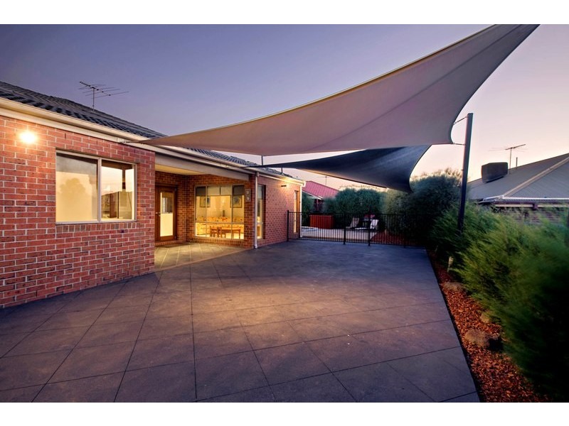 7 Riviera Drive, Berwick VIC 3806