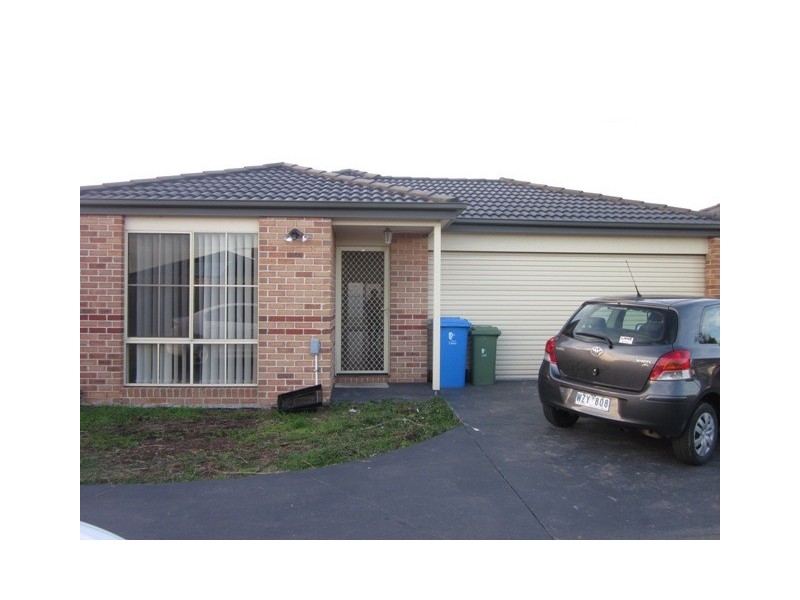 4/13 Kismet Close, Cranbourne West VIC 3977