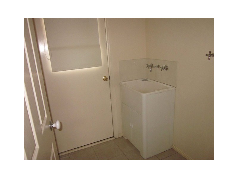 4/13 Kismet Close, Cranbourne West VIC 3977