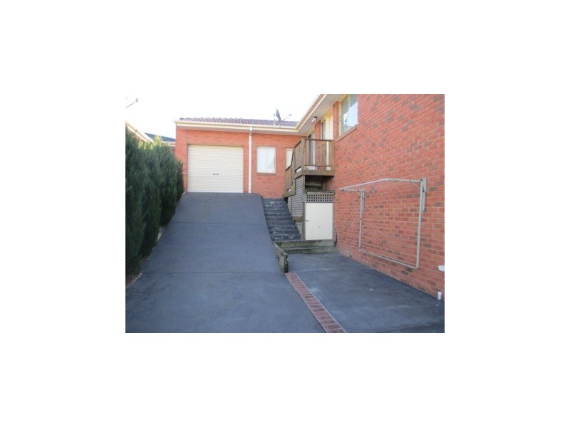 18 Cherry Tree Lane, Narre Warren VIC 3805
