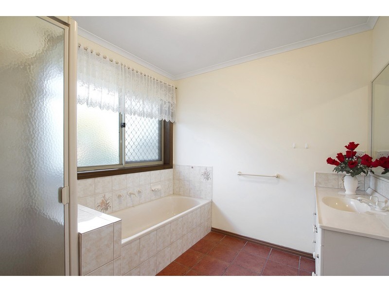 6 Allunga Parade, Berwick VIC 3806