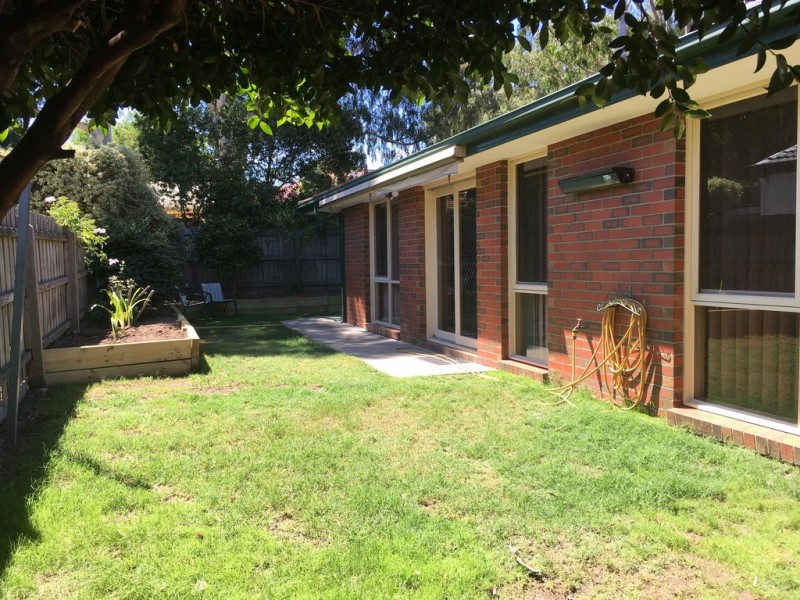 10 Coolong Avenue, Berwick VIC 3806