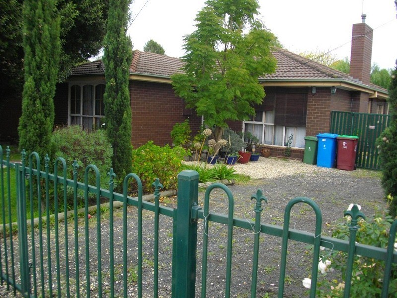 11 Lillian Street, Cranbourne VIC 3977