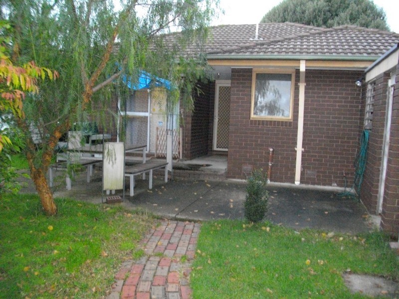 11 Lillian Street, Cranbourne VIC 3977