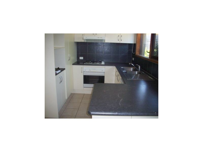 18 Bemersyde Drive, Berwick VIC 3806