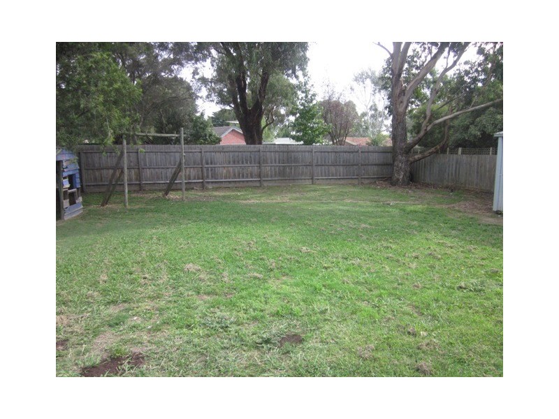 18 Bemersyde Drive, Berwick VIC 3806