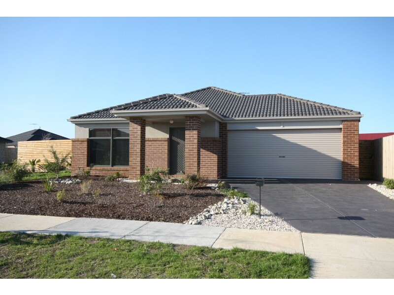 9 Amberley Drive, Pakenham VIC 3810