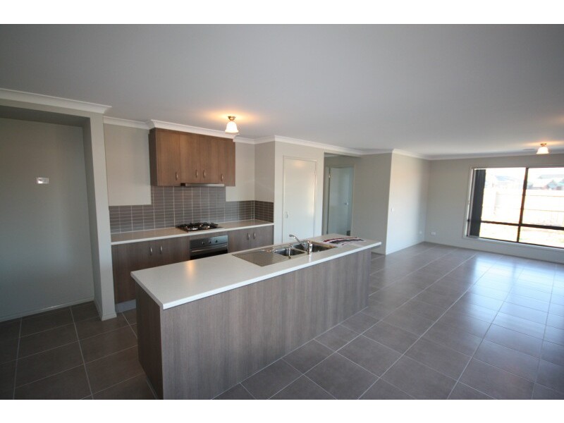 9 Amberley Drive, Pakenham VIC 3810