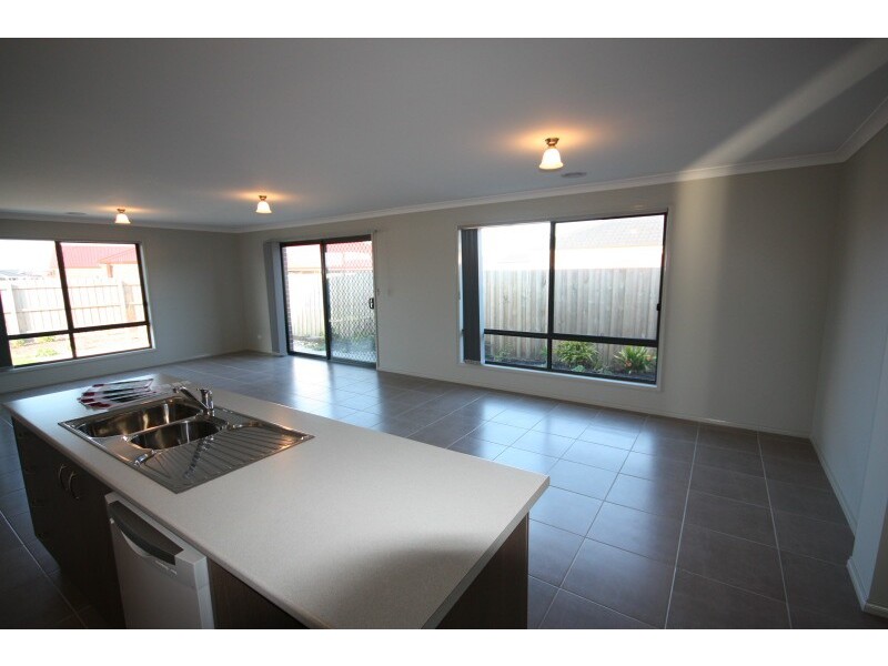 9 Amberley Drive, Pakenham VIC 3810