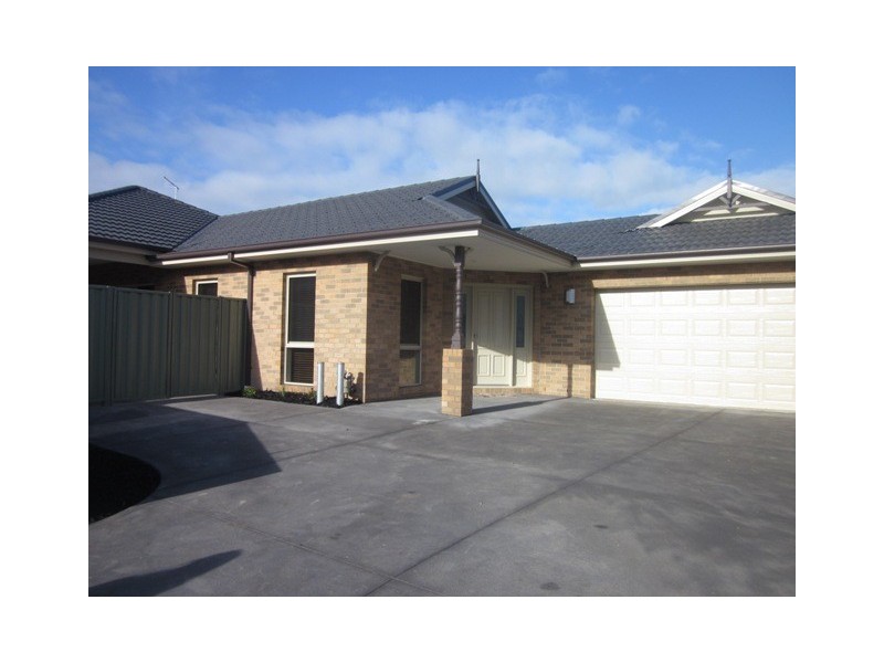 8 Day Lilly Court, Pakenham VIC 3810