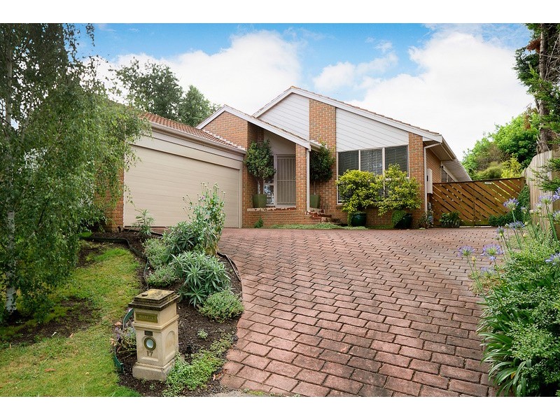 17 Tilba Court, Berwick VIC 3806