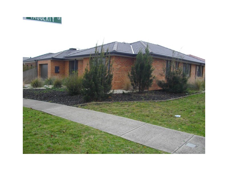 16 Oakgrove Drive, Narre Warren VIC 3805