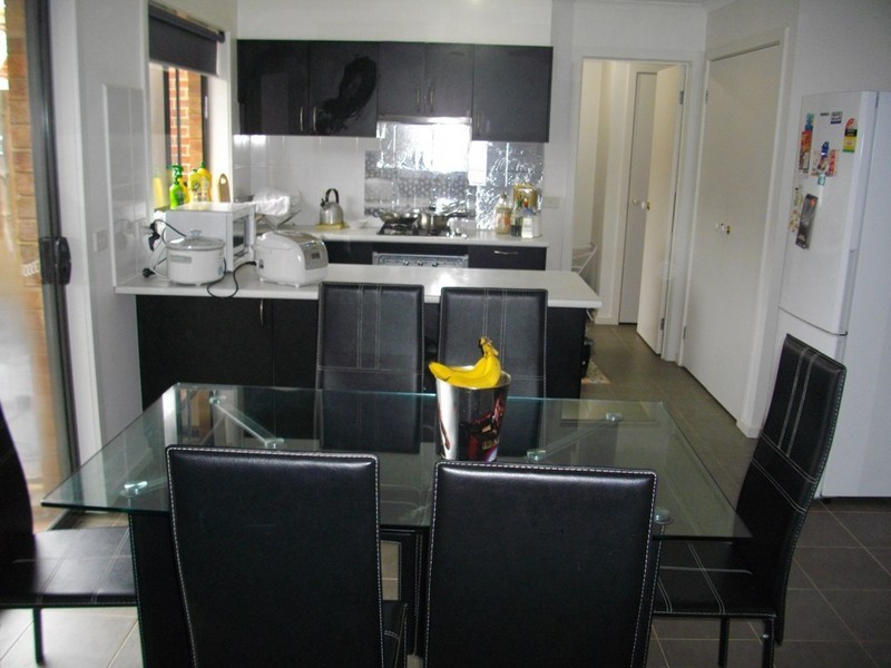 16 Oakgrove Drive, Narre Warren VIC 3805