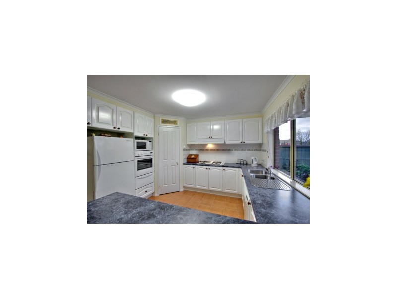 39 Robinswood Parade, Narre Warren South VIC 3805