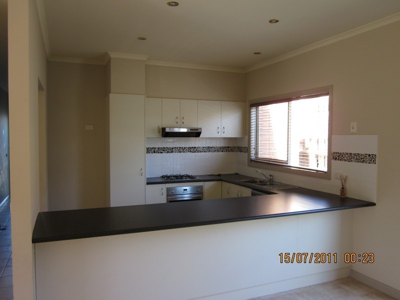 8 Cashel Court, Berwick VIC 3806