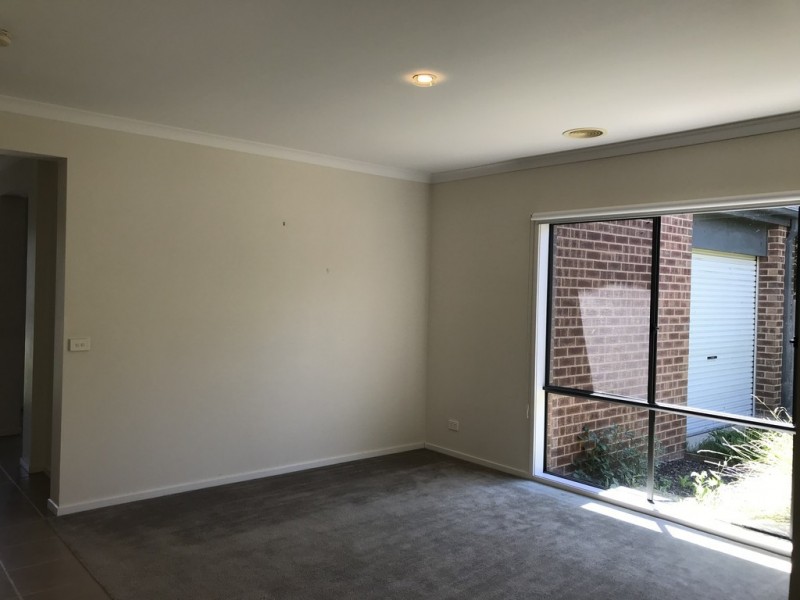 32 Kirrabilli Parade, Berwick VIC 3806