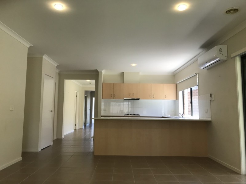 32 Kirrabilli Parade, Berwick VIC 3806