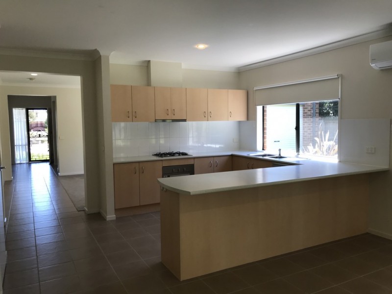 32 Kirrabilli Parade, Berwick VIC 3806