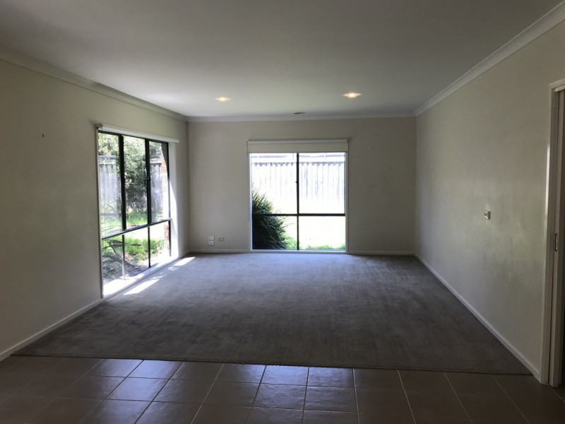 32 Kirrabilli Parade, Berwick VIC 3806