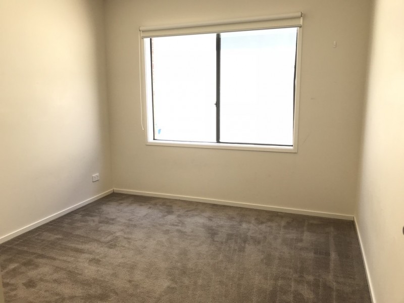 32 Kirrabilli Parade, Berwick VIC 3806