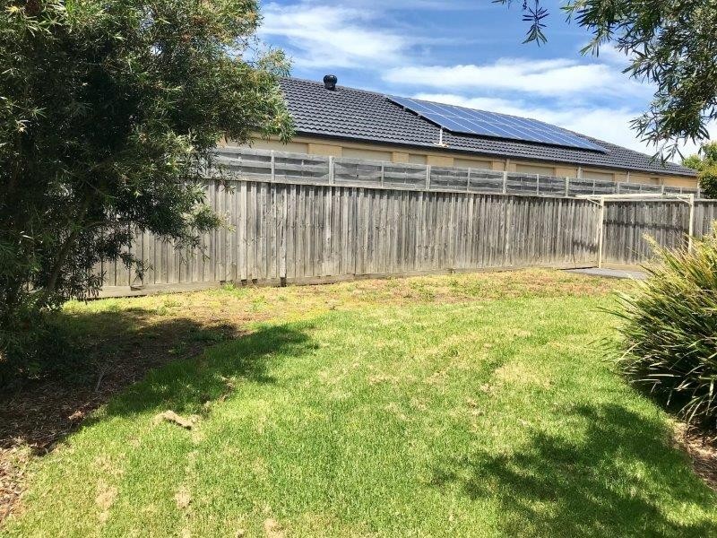 32 Kirrabilli Parade, Berwick VIC 3806