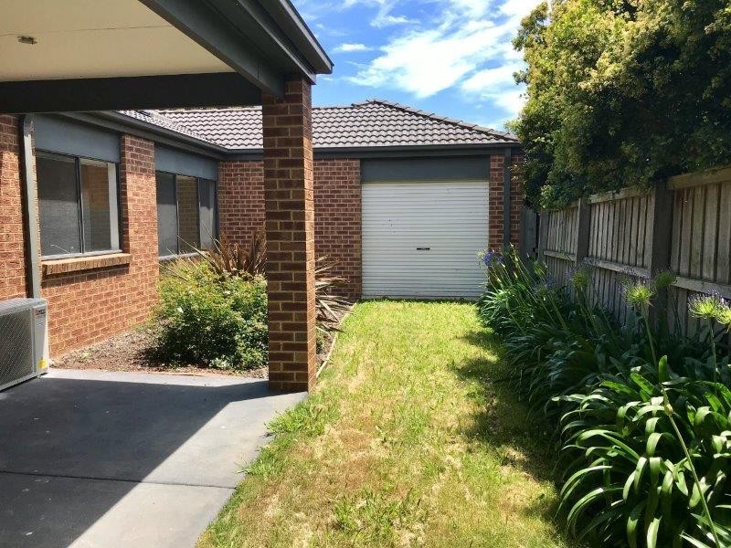 32 Kirrabilli Parade, Berwick VIC 3806