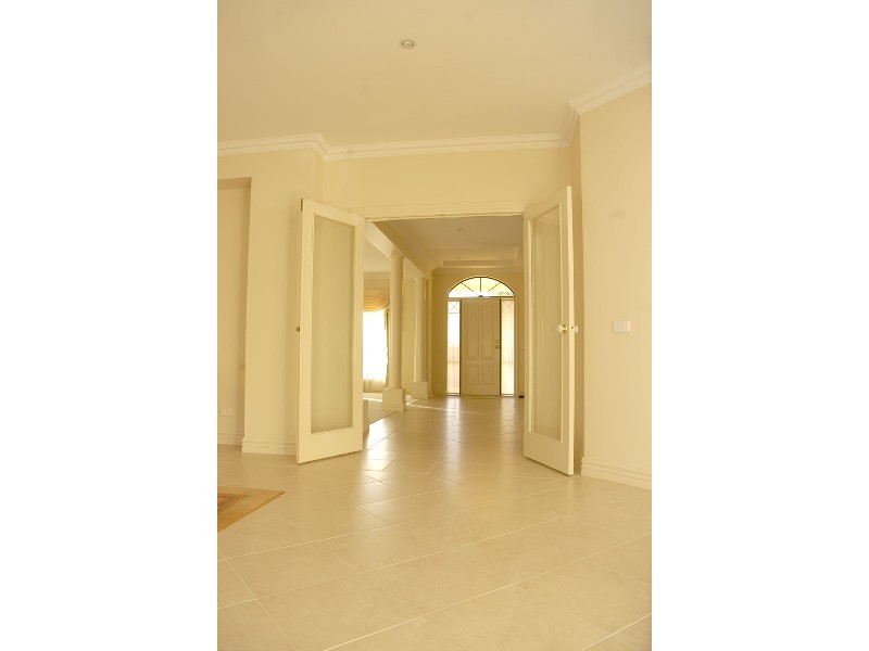 37 Highfielde Avenue, Berwick VIC 3806