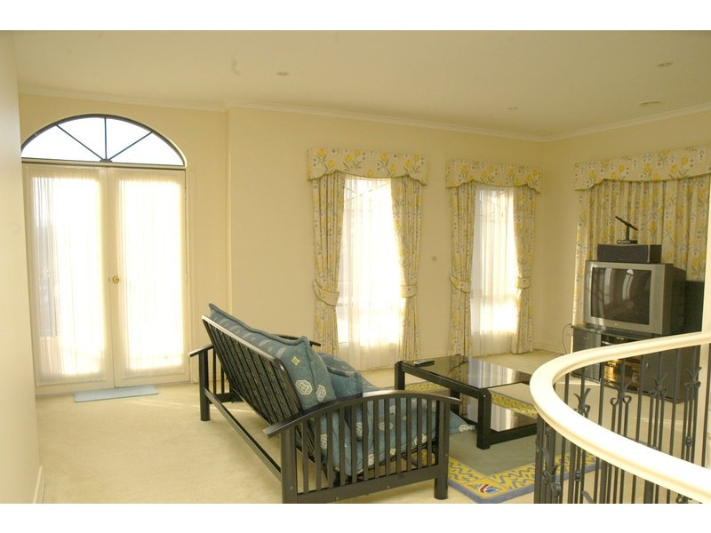 37 Highfielde Avenue, Berwick VIC 3806