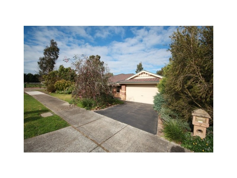 9 Whisken Way, Berwick VIC 3806