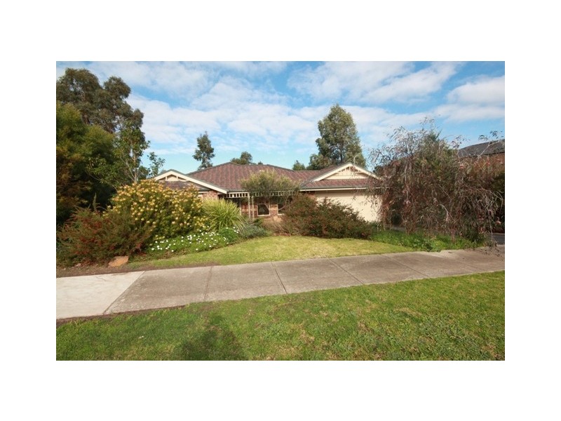 9 Whisken Way, Berwick VIC 3806