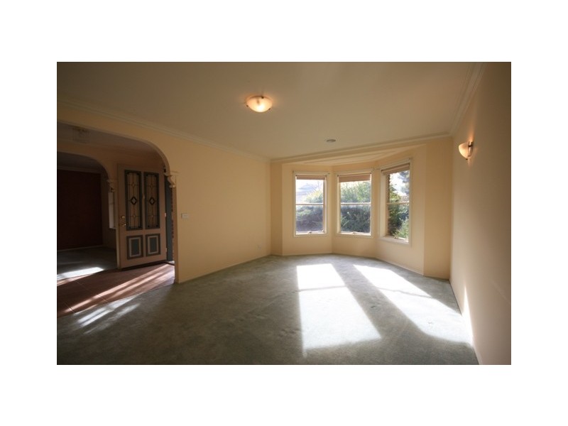 9 Whisken Way, Berwick VIC 3806