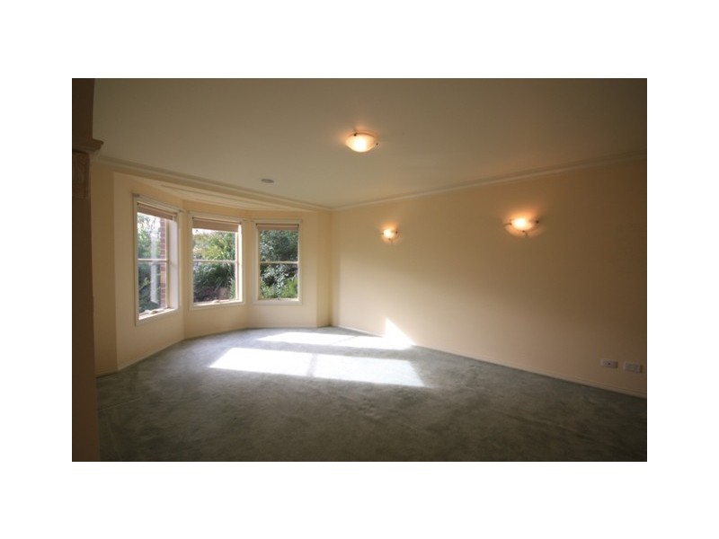 9 Whisken Way, Berwick VIC 3806