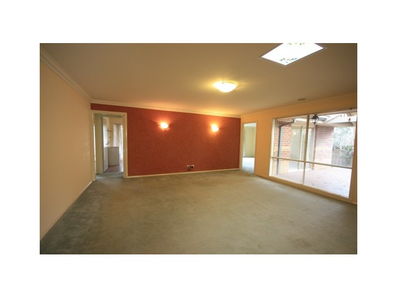 9 Whisken Way, Berwick VIC 3806