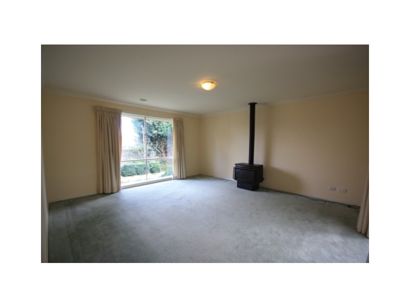 9 Whisken Way, Berwick VIC 3806