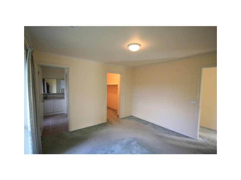 9 Whisken Way, Berwick VIC 3806